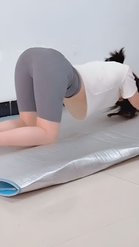 饥渴难耐的少妇