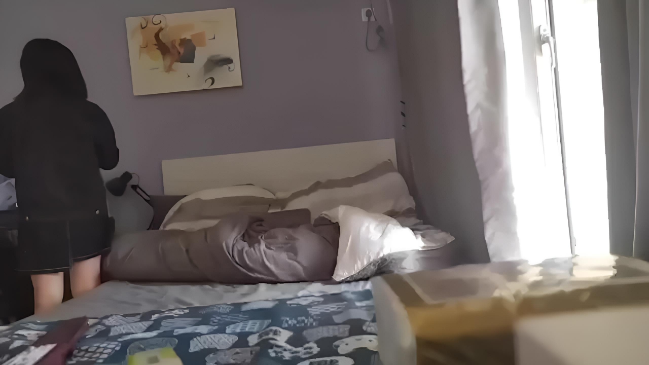 单亲爸爸忍不住自己的性欲竟然对女儿下手!!}