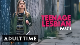 成人时间少女女同性恋 - 克里斯汀·斯科特在派对上偷看情侣}